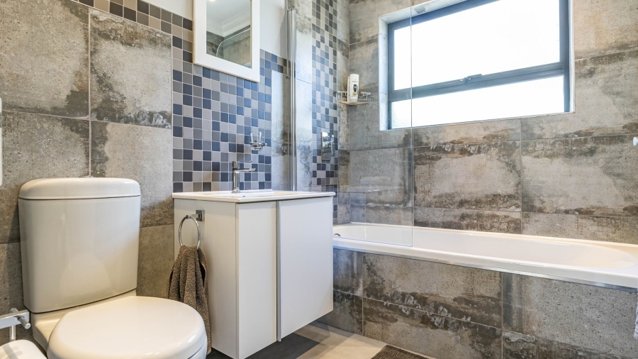 3 Bedroom Property for Sale in Lakeside Western Cape